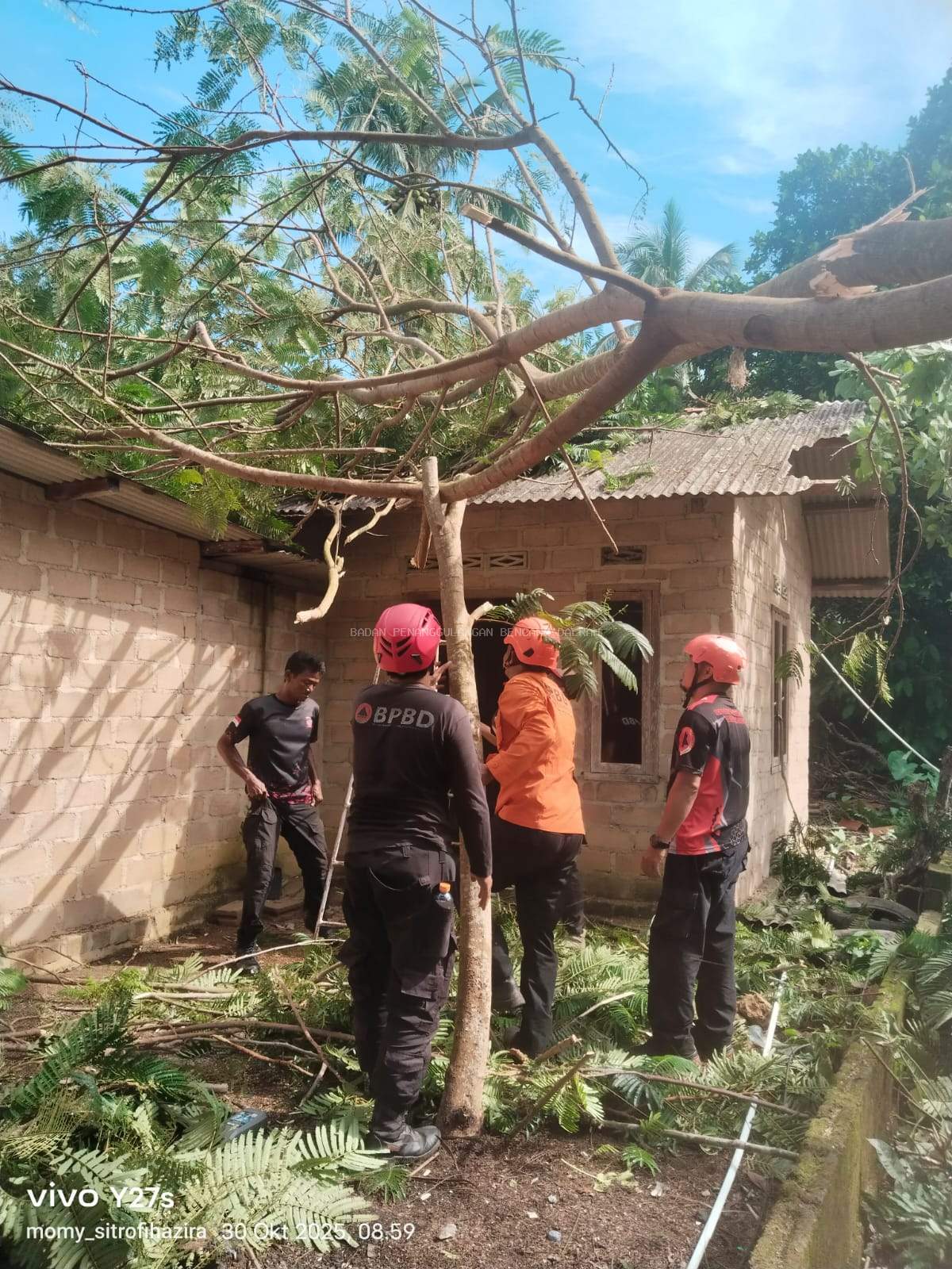 RUMAH RUSAK!! Akibat Hujan deras disertai angin kencang yang melanda wilayah Desa Air Putih